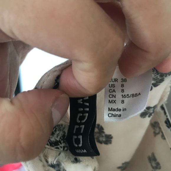 Light Pink Summer Dress with Flower Detail - Picture 4 of 5